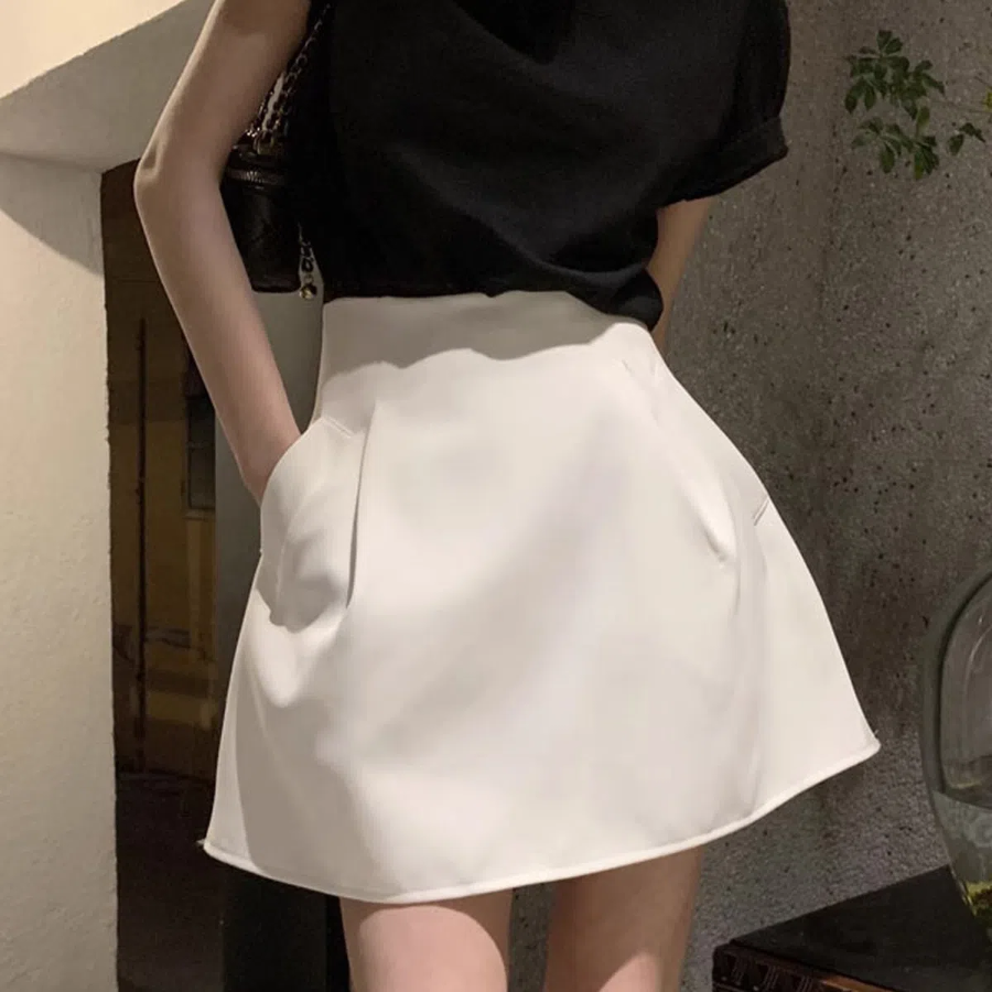 Мини-юбка с объёмным А-силуэтом