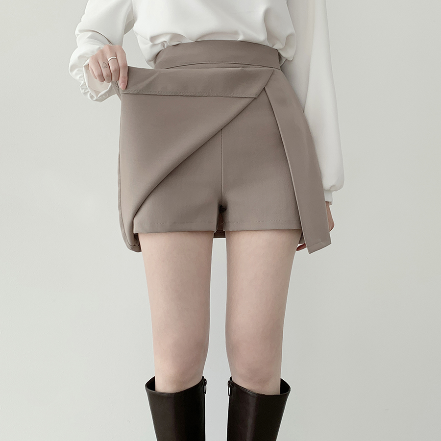 Мини-юбка с эффектом запаха и внутренними шортами