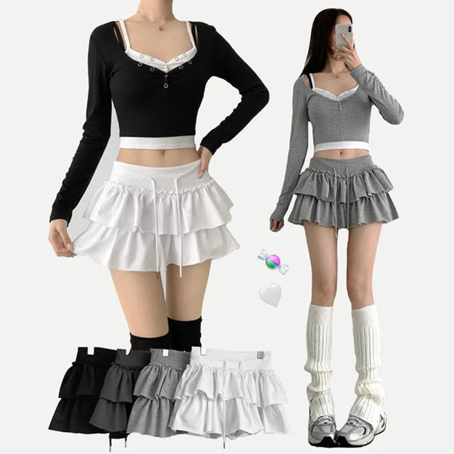 Мини-юбка с ярусами, расклешённым силуэтом и встроенными шортами