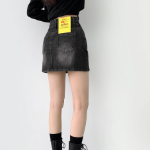 Джинсовая мини-юбка с завышенной посадкой и корректирующими вставками