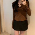 Базовая мини-юбка для осени в лаконичном стиле