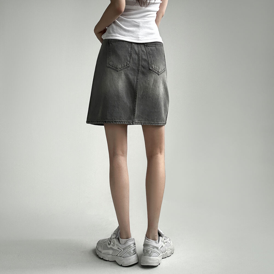 Серая джинсовая юбка с высокой посадкой и эффектом стирки