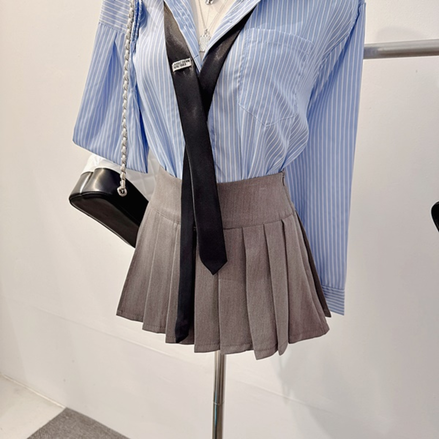 Мини-юбка с защипами и вшитыми шортами