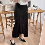 Асимметричная длинная юбка с высокой талией, защипами и разрезом