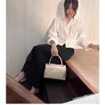 Асимметричная длинная юбка с высокой талией, защипами и разрезом