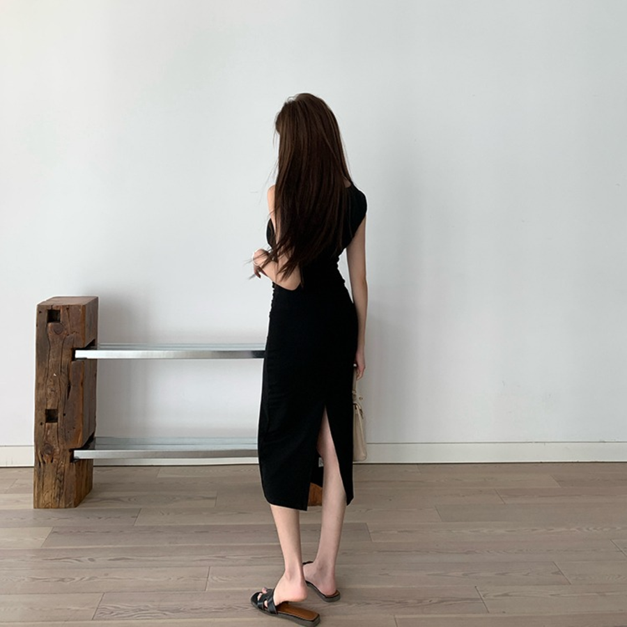 Гладкое облегающее длинное платье без рукавов