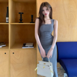 Гладкое облегающее длинное платье без рукавов