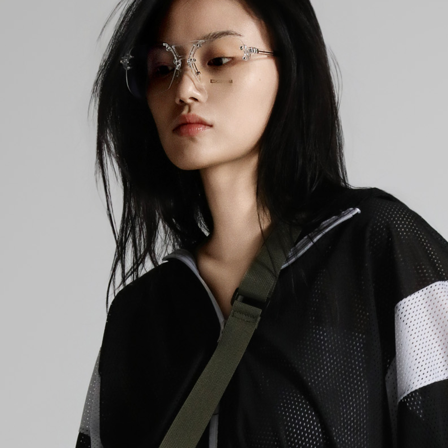 Mass Class Clear Sunglasses — стильные прозрачные солнцезащитные очки с акцентом на современный дизайн