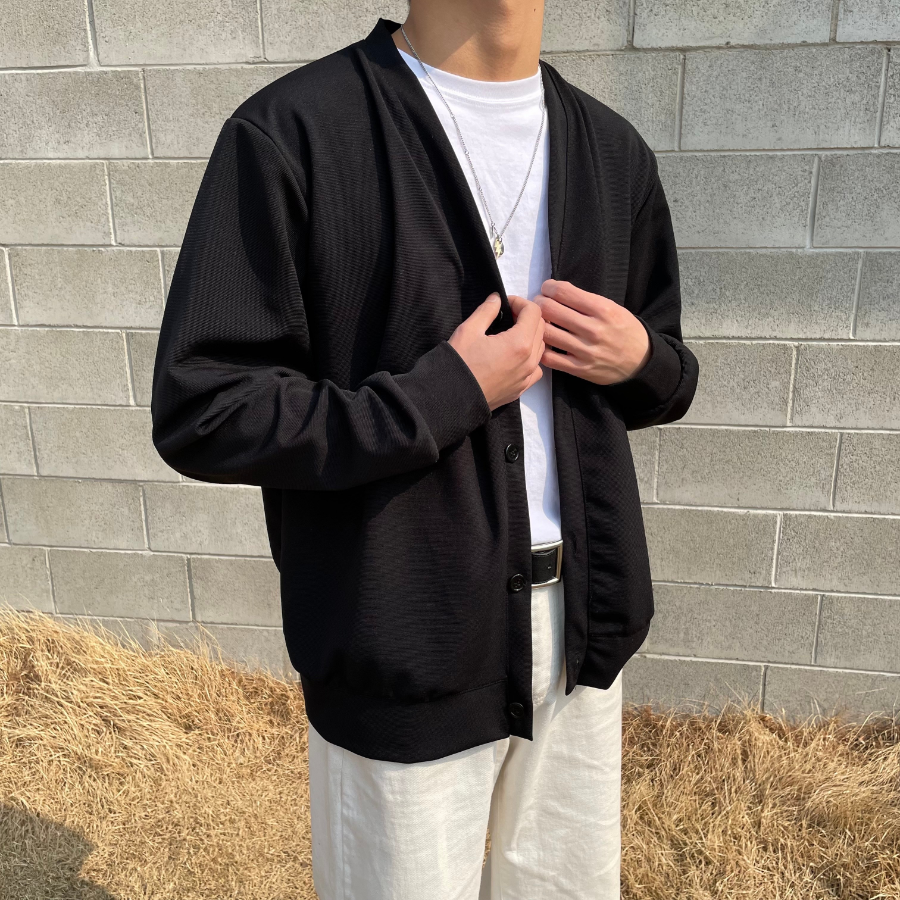 Вязаный кардиган с V-образным вырезом и пуговицами (оверсайз)