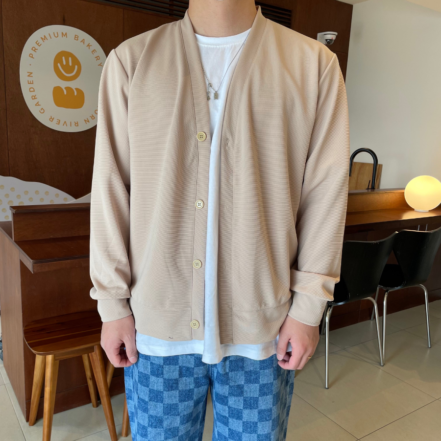 Вязаный кардиган с V-образным вырезом и пуговицами (оверсайз)