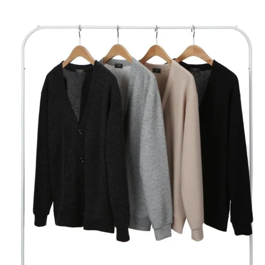 Вязаный кардиган с V-образным вырезом и пуговицами (оверсайз)