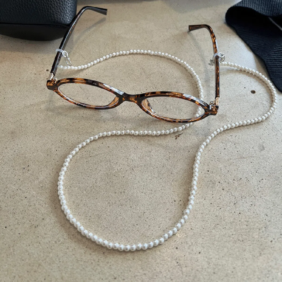 Coco Pearl Eyewear Chain — изящный жемчужный аксессуар для очков