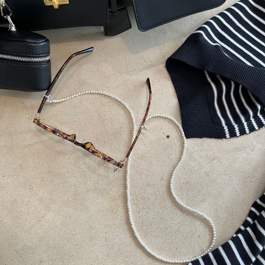 Coco Pearl Eyewear Chain — изящный жемчужный аксессуар для очков