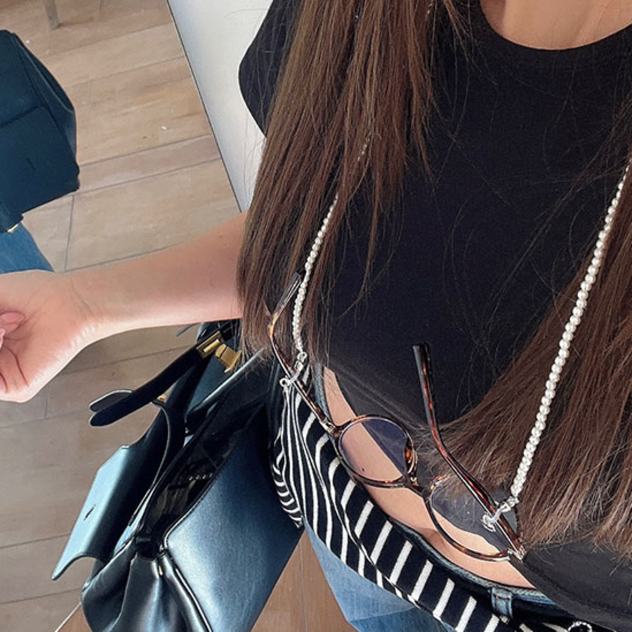 Coco Pearl Eyewear Chain — изящный жемчужный аксессуар для очков