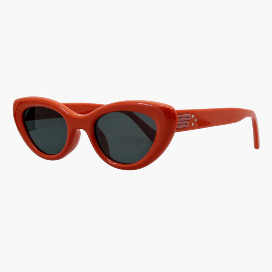 Cat-Eye Red Sunglasses — эффектный акцент с ретро-настроением