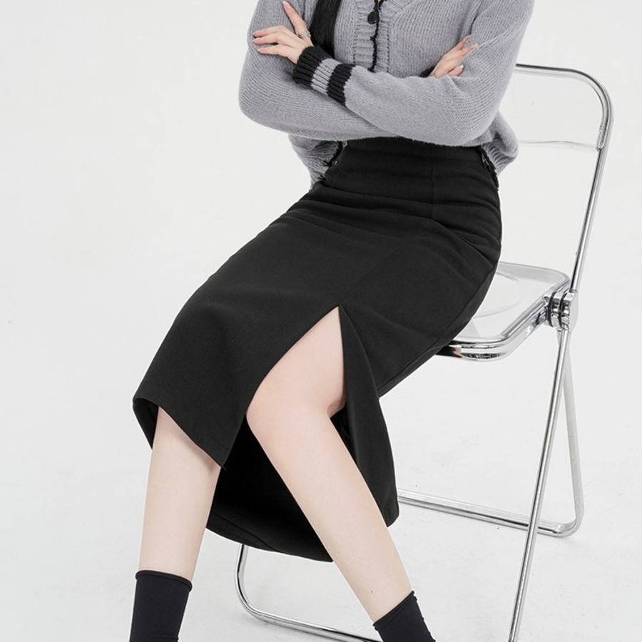 Прямая миди-юбка из плотной ткани с высоким поясом и разрезом