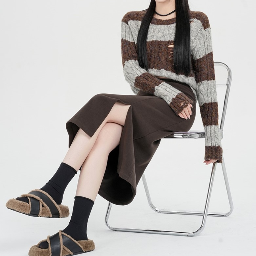 Прямая миди-юбка из плотной ткани с высоким поясом и разрезом