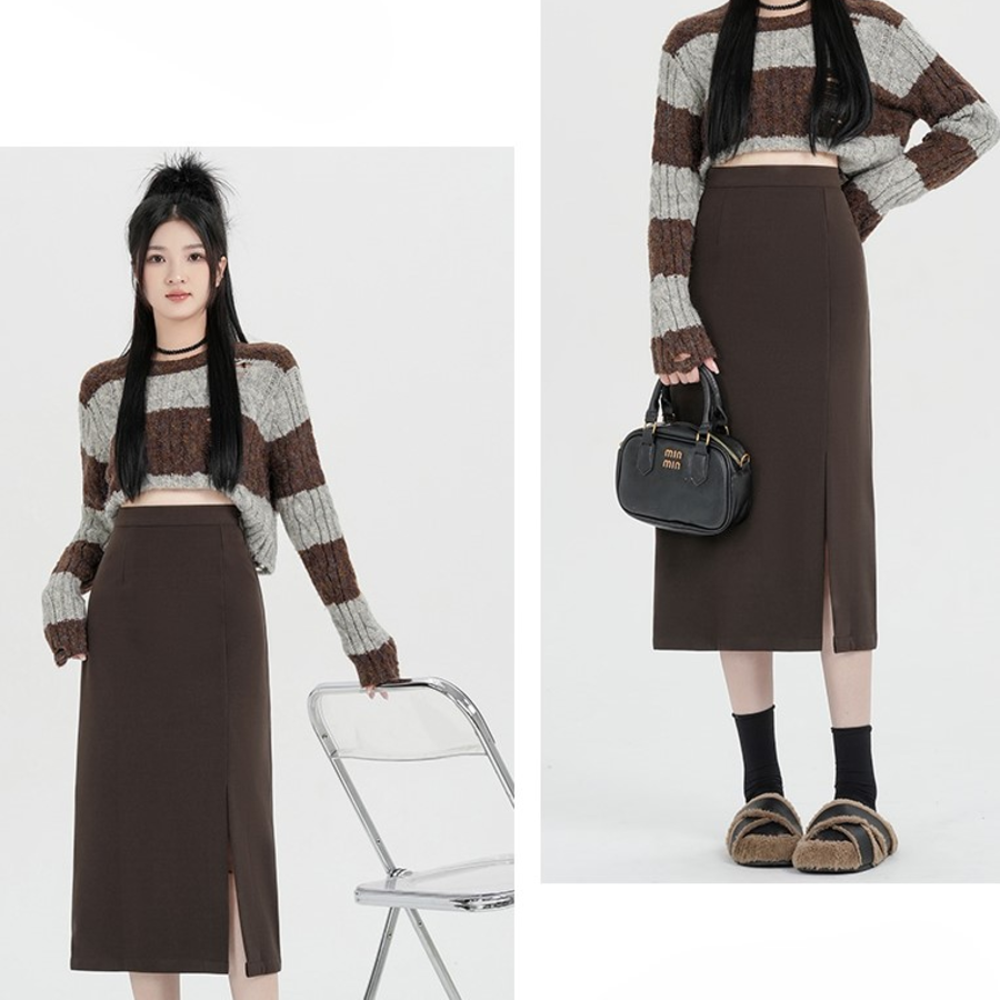 Прямая миди-юбка из плотной ткани с высоким поясом и разрезом