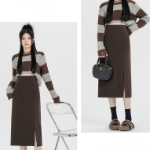 Прямая миди-юбка из плотной ткани с высоким поясом и разрезом