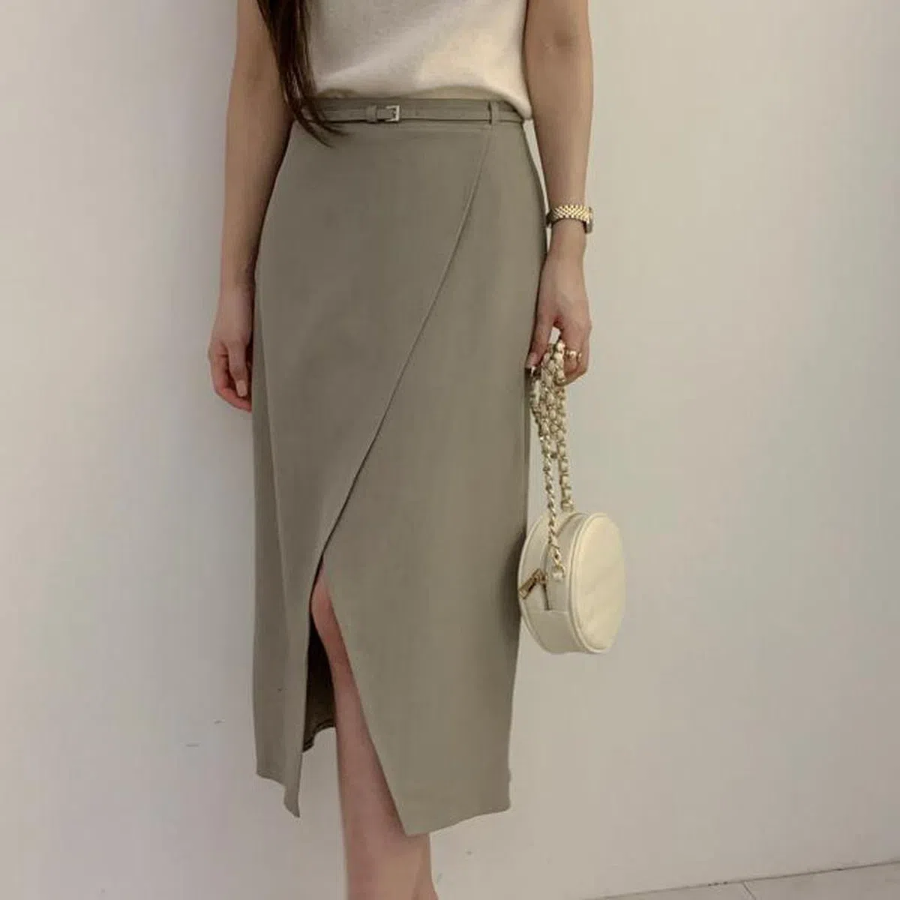 Миди-юбка с запáхом и разрезом в элегантном стиле