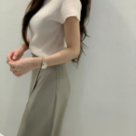 Миди-юбка с запáхом и разрезом в элегантном стиле