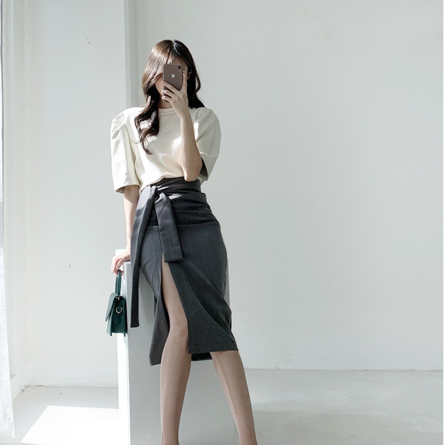 Классическая миди-юбка H-силуэта с поясом