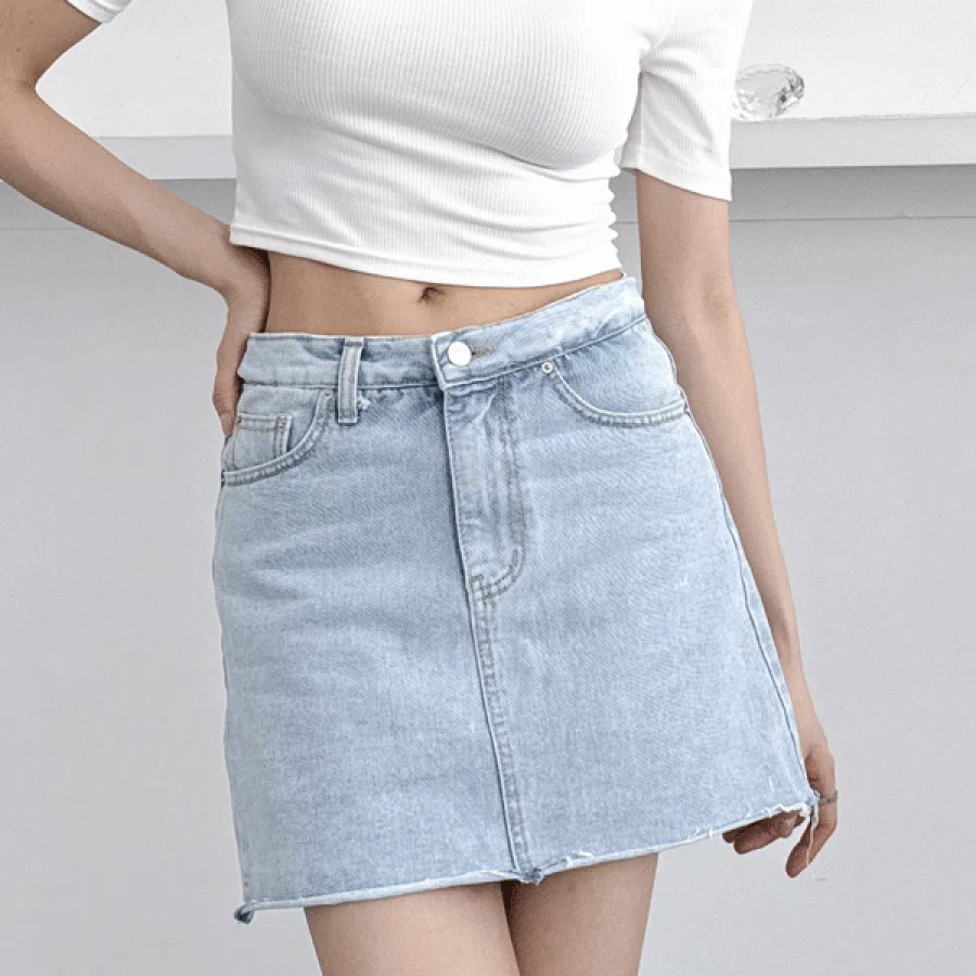 Мини-юбка из светлого денима