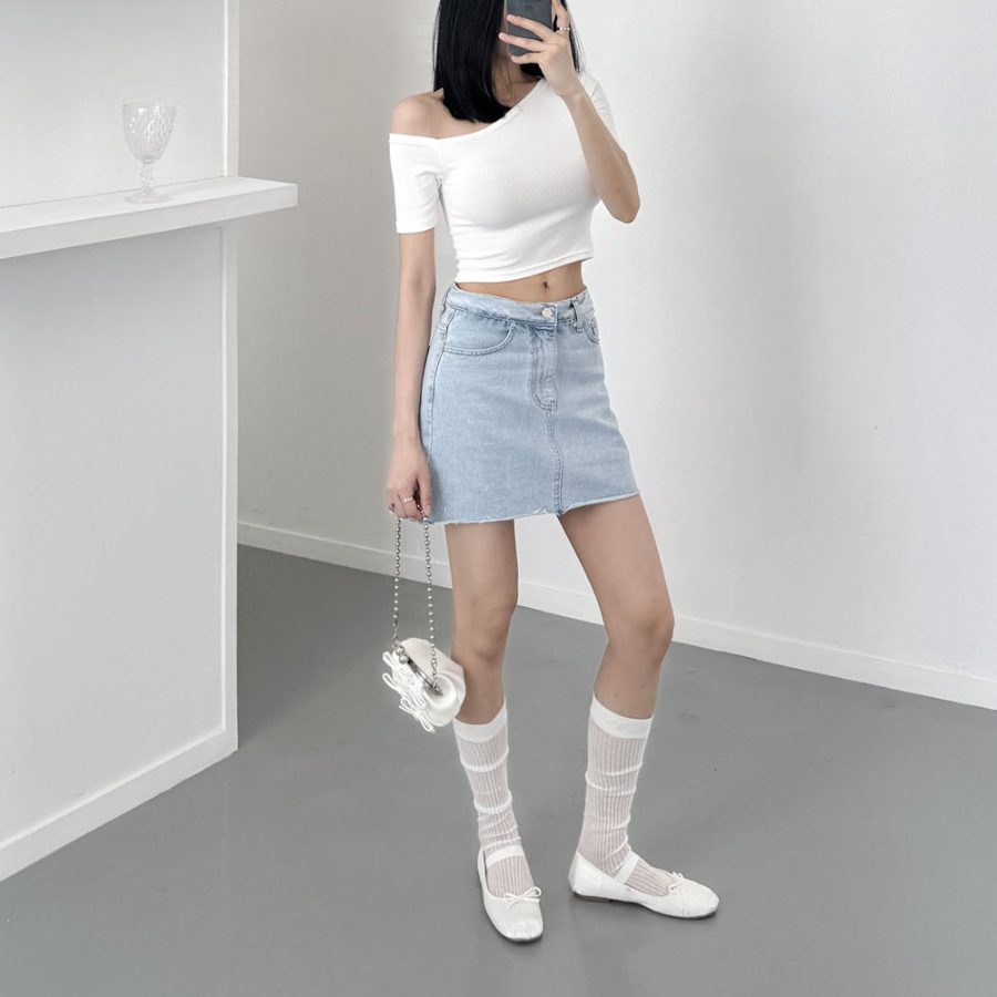 Мини-юбка из светлого денима