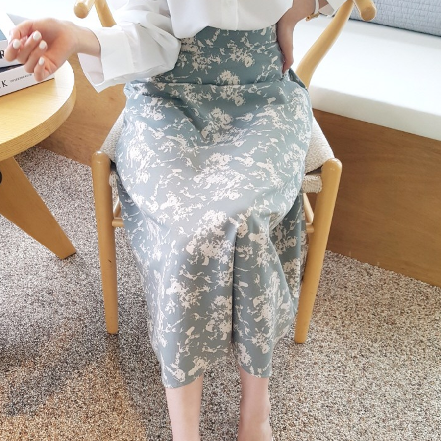 Женственная длинная юбка A-силуэта с цветочным принтом