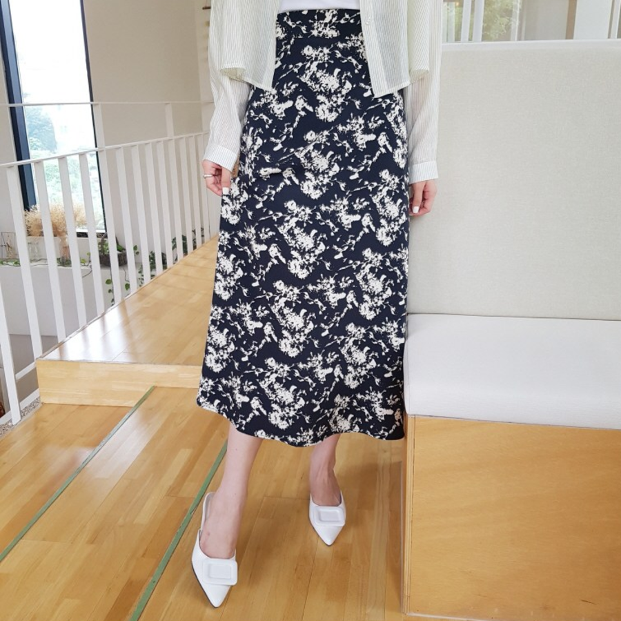 Женственная длинная юбка A-силуэта с цветочным принтом