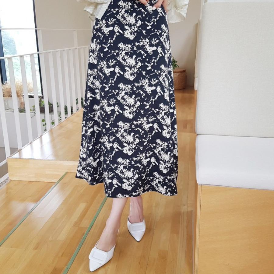Женственная длинная юбка A-силуэта с цветочным принтом