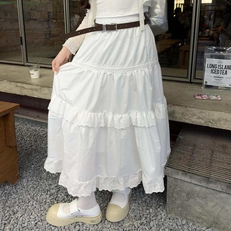 Белая длинная юбка с кружевом и ярусами на резинке