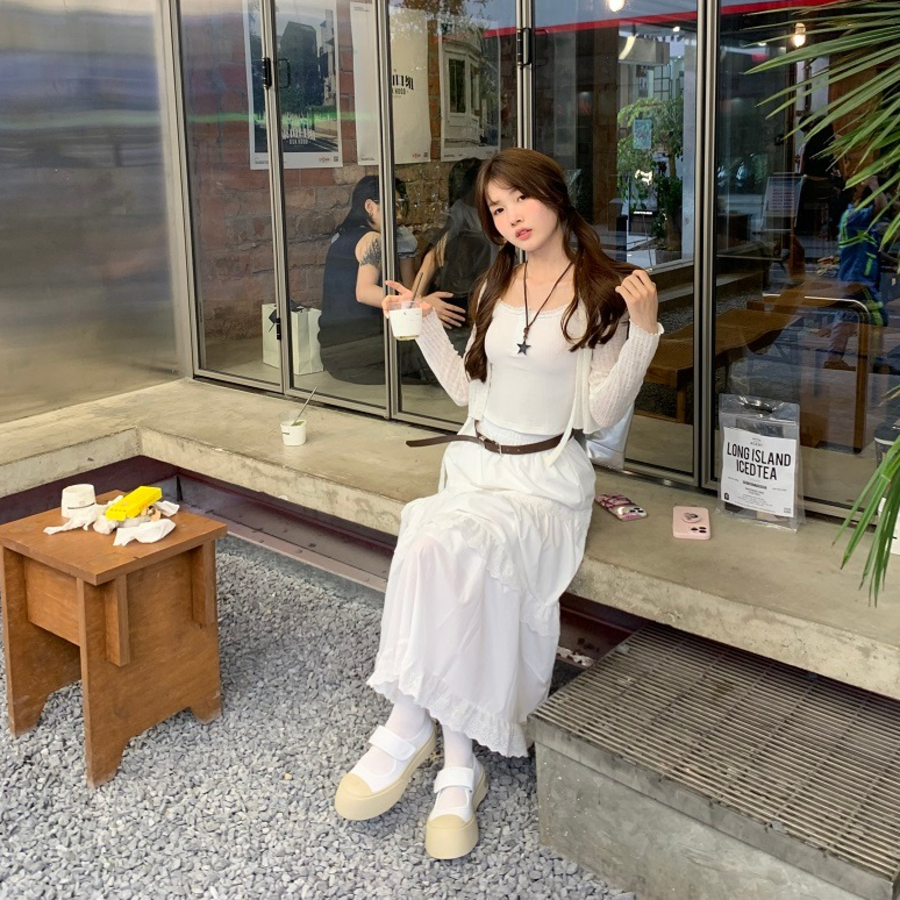 Белая длинная юбка с кружевом и ярусами на резинке