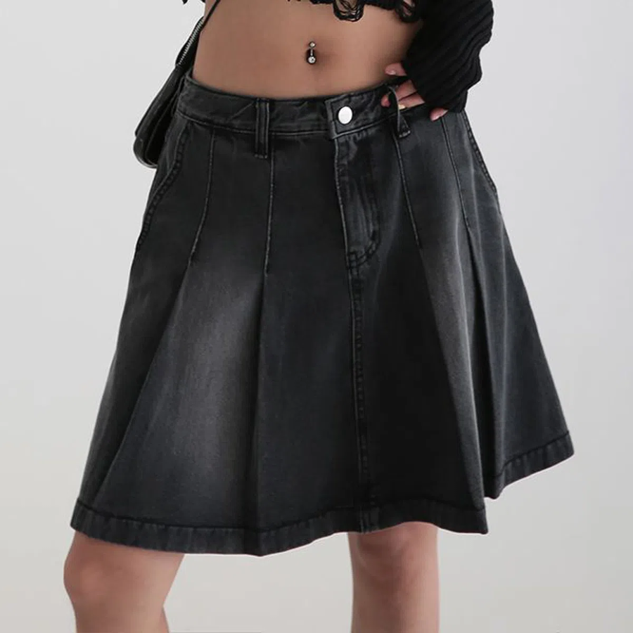 Джинсовая миди-юбка плиссе в теннисном стиле с A-силуэтом