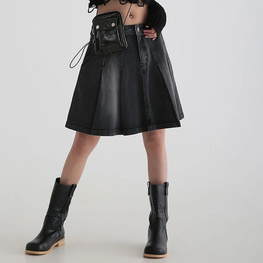 Джинсовая миди-юбка плиссе в теннисном стиле с A-силуэтом