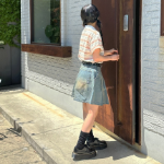 Джинсовая миди-юбка плиссе в теннисном стиле с A-силуэтом