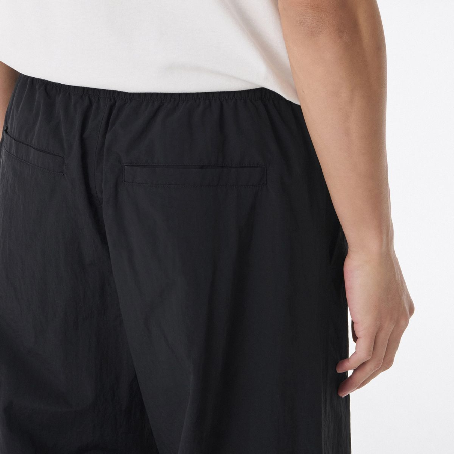 Nylon One-Tuck Wide String Pants [Black]