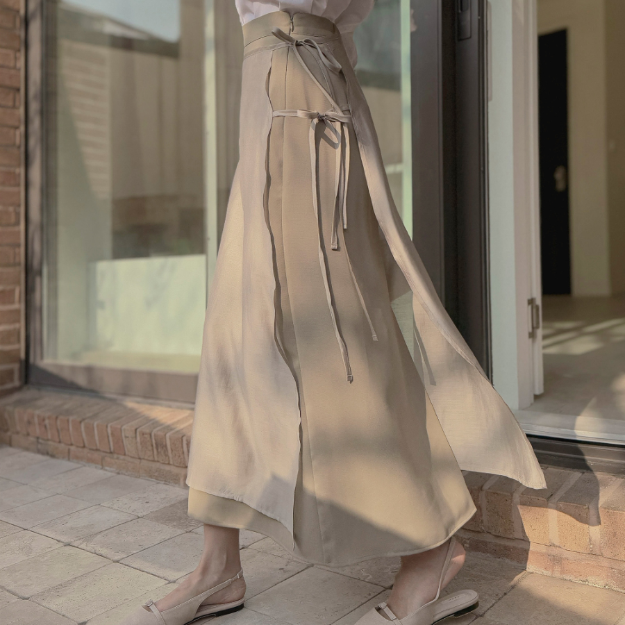 Шифоновая многослойная длинная юбка с разрезом и атласной лентой