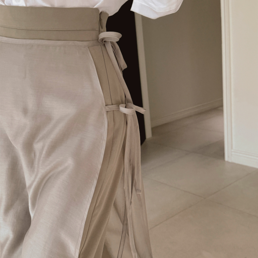 Шифоновая многослойная длинная юбка с разрезом и атласной лентой