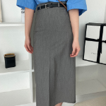 Прямая длинная юбка с разрезом и ремнём