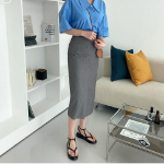 Прямая длинная юбка с разрезом и ремнём