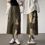 Длинная юбка с карманами и разрезом из нейлона