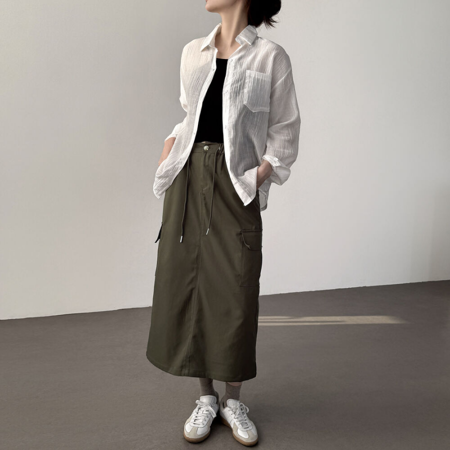 Длинная юбка с карманами и разрезом из нейлона