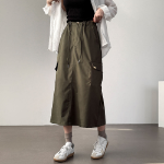 Длинная юбка с карманами и разрезом из нейлона