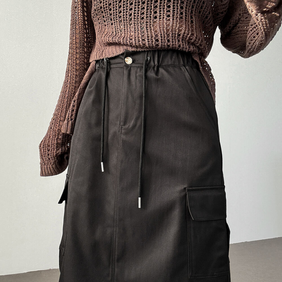 Длинная юбка с карманами и разрезом из нейлона