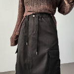 Длинная юбка с карманами и разрезом из нейлона