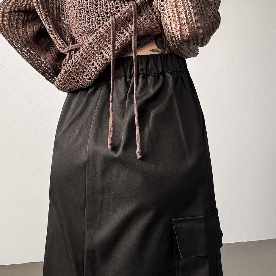 Длинная юбка с карманами и разрезом из нейлона