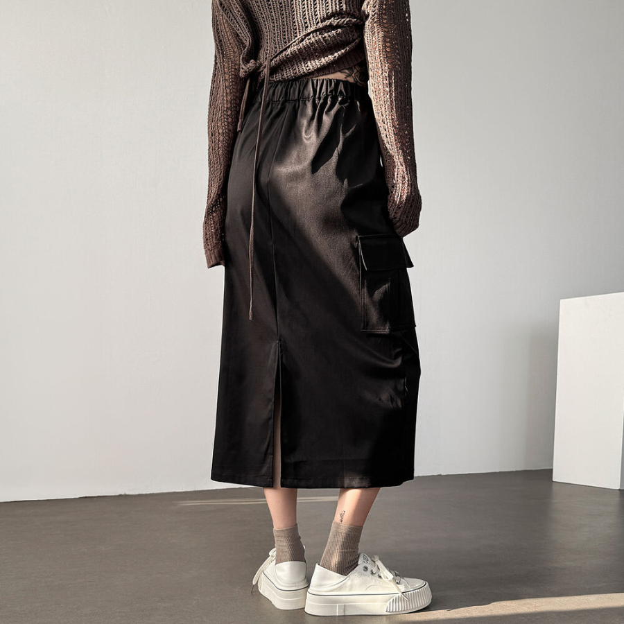 Длинная юбка с карманами и разрезом из нейлона