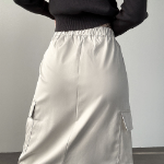 Длинная юбка с карманами и разрезом из нейлона