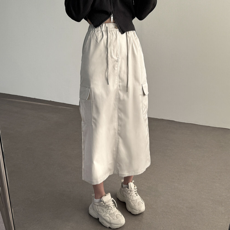 Длинная юбка с карманами и разрезом из нейлона